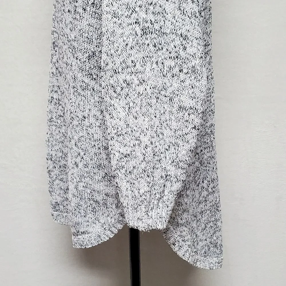 VINTAGE 1970s Erika Gray Black Speckle Knit High Low V-neck Wide Belt Dress M